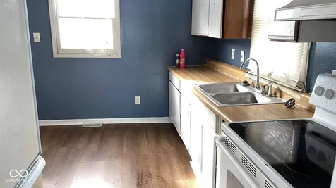 2422 N Goodlet Avenue Indianapolis IN 46222