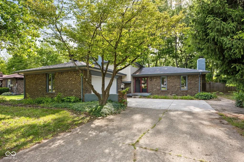 310 S Serenity Way Greenwood IN 46142