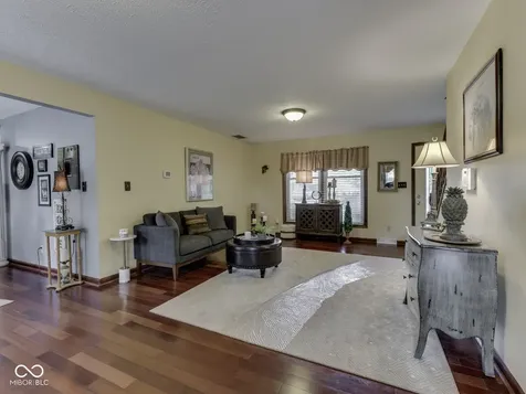 8255 Lynn Drive Indianapolis IN 46237