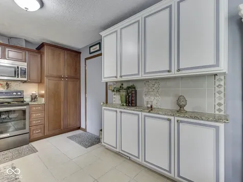 8255 Lynn Drive Indianapolis IN 46237