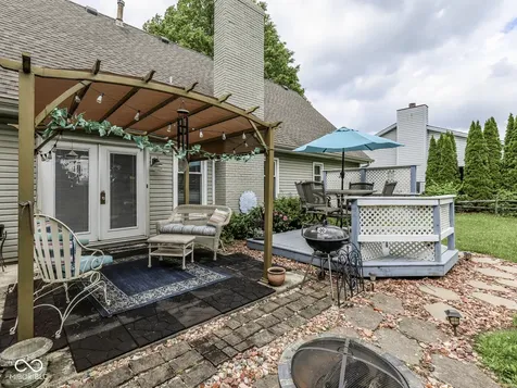 8255 Lynn Drive Indianapolis IN 46237