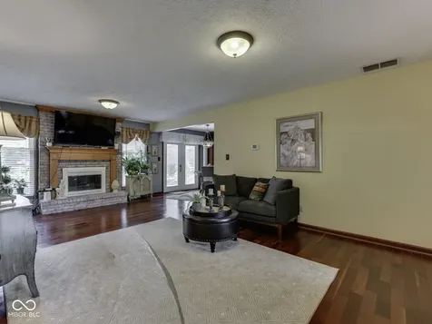 8255 Lynn Drive Indianapolis IN 46237