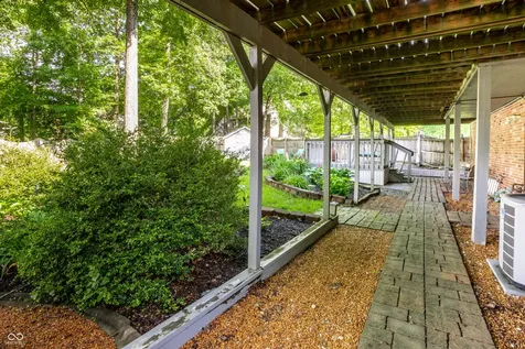 4014 S Creekside Drive New Palestine IN 46163