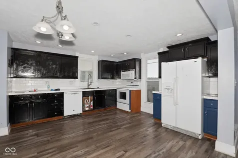 1909 S J Street Elwood IN 46036