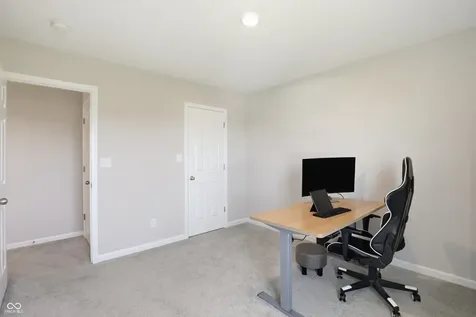 2023 Glenmoor Drive Columbus IN 47201