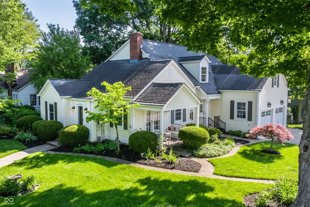 385 S Sixth Street Zionsville IN 46077