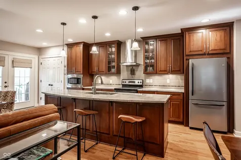 385 S Sixth Street Zionsville IN 46077