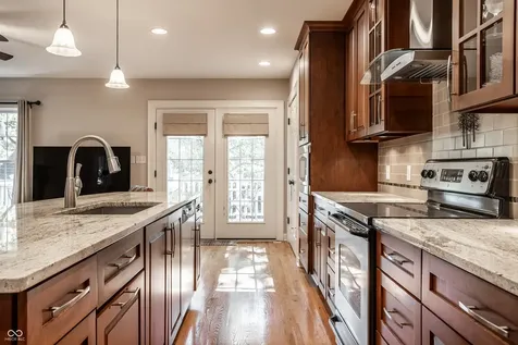 385 S Sixth Street Zionsville IN 46077
