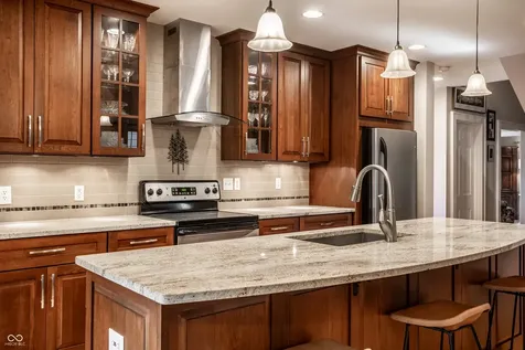 385 S Sixth Street Zionsville IN 46077