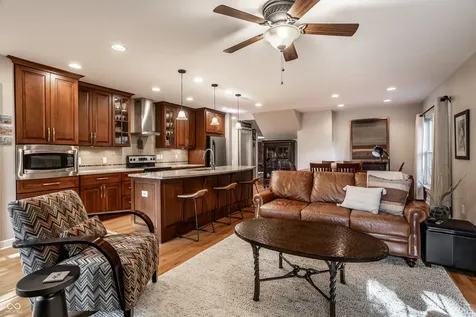 385 S Sixth Street Zionsville IN 46077