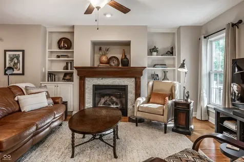385 S Sixth Street Zionsville IN 46077