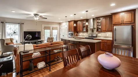 385 S Sixth Street Zionsville IN 46077