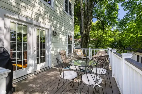 385 S Sixth Street Zionsville IN 46077