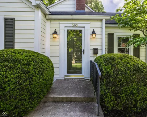 385 S Sixth Street Zionsville IN 46077