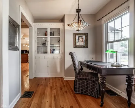 385 S Sixth Street Zionsville IN 46077