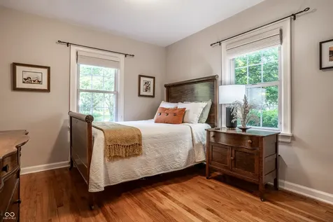385 S Sixth Street Zionsville IN 46077
