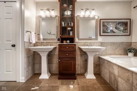 385 S Sixth Street Zionsville IN 46077