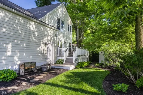 385 S Sixth Street Zionsville IN 46077