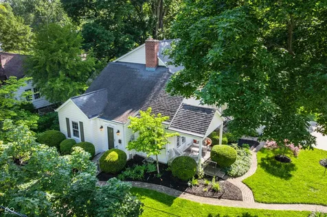 385 S Sixth Street Zionsville IN 46077