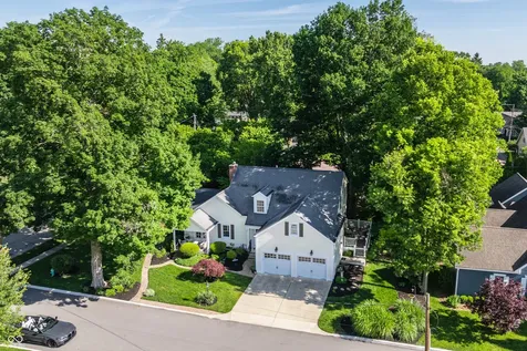 385 S Sixth Street Zionsville IN 46077