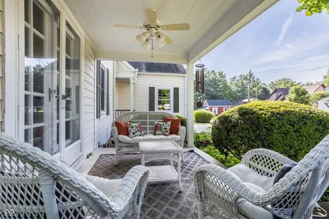 385 S Sixth Street Zionsville IN 46077