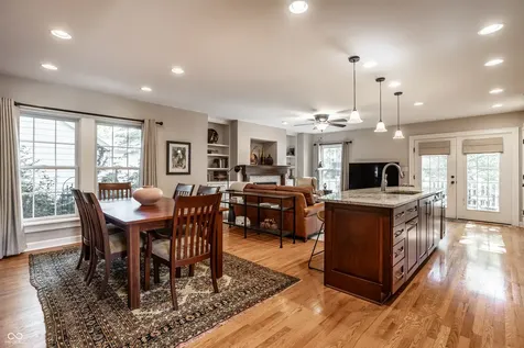 385 S Sixth Street Zionsville IN 46077