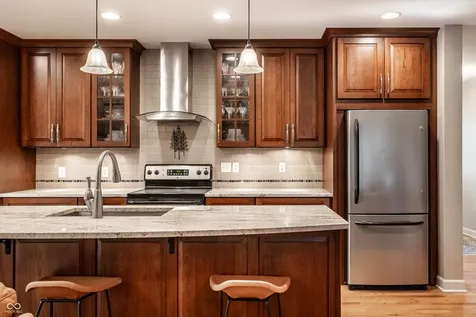 385 S Sixth Street Zionsville IN 46077