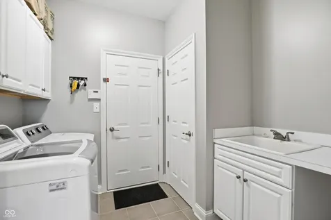 8836 Crystal River Drive Indianapolis IN 46240
