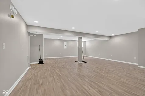 8025 Winterset Circle Indianapolis IN 46214
