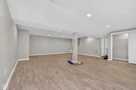 8025 Winterset Circle Indianapolis IN 46214