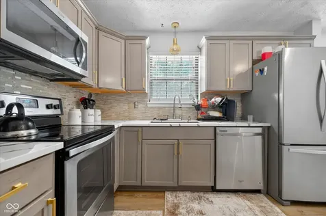 6461 Hunters Green Court Indianapolis IN 46278