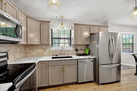 6461 Hunters Green Court Indianapolis IN 46278