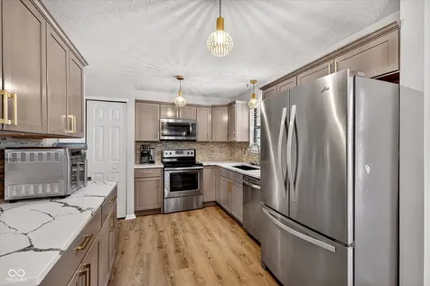 6461 Hunters Green Court Indianapolis IN 46278