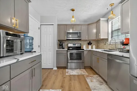 6461 Hunters Green Court Indianapolis IN 46278