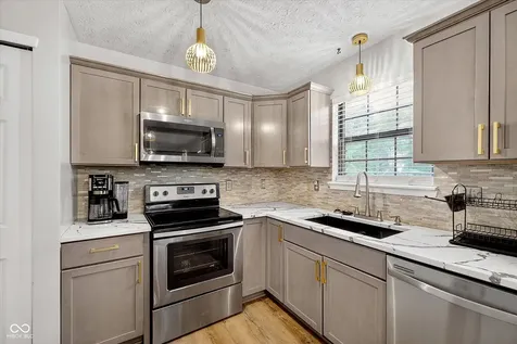 6461 Hunters Green Court Indianapolis IN 46278