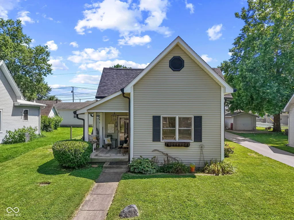 381 W Pearl Street Greenwood IN 46142