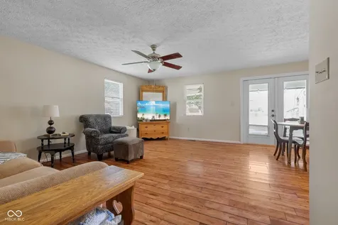 381 W Pearl Street Greenwood IN 46142