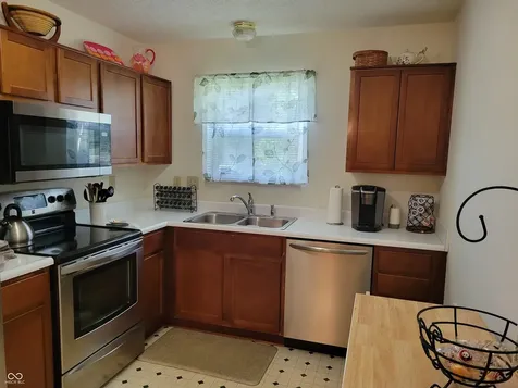 913 Halyard Drive Avon IN 46123