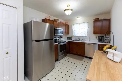 913 Halyard Drive Avon IN 46123