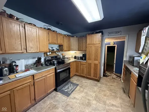 2827 S Oakland Drive Shelbyville IN 46176
