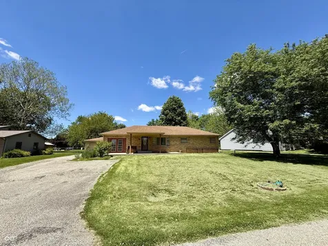 2827 S Oakland Drive Shelbyville IN 46176