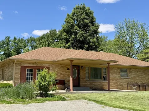 2827 S Oakland Drive Shelbyville IN 46176