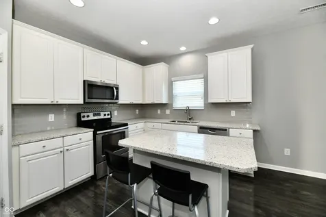 8404 Penbrooke Place Indianapolis IN 46237