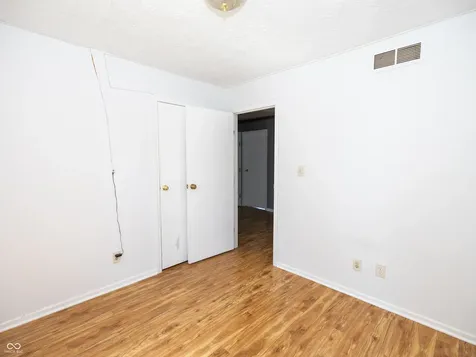 6037 Mcclellan Court Indianapolis IN 46254