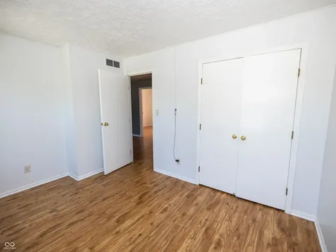 6037 Mcclellan Court Indianapolis IN 46254