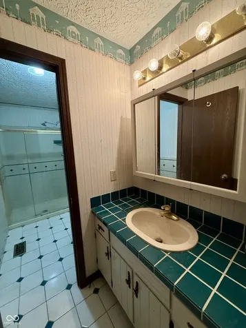 2 Holmes Court Greenfield IN 46140