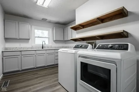 7313 Highburry Drive Indianapolis IN 46256