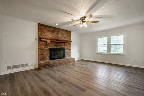 7313 Highburry Drive Indianapolis IN 46256