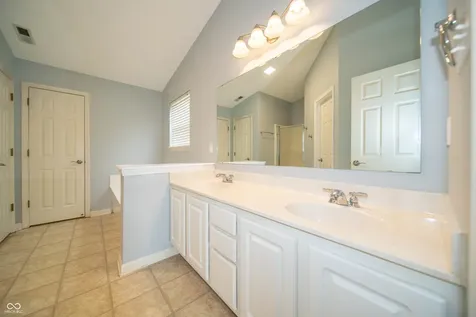 5715 Bruce Boulevard Noblesville IN 46062