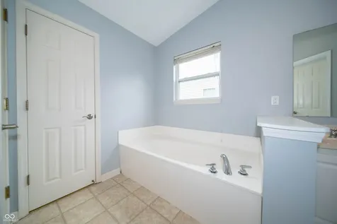 5715 Bruce Boulevard Noblesville IN 46062